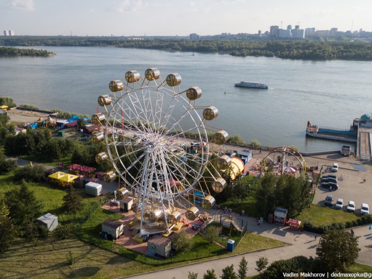 Колесо обозрения 35 метров на набережной Новосибирска